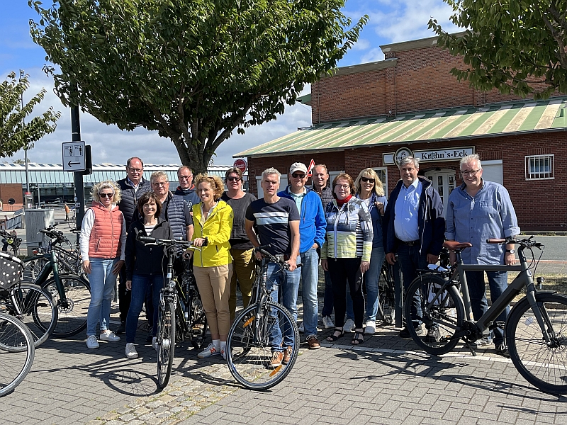 Fahrradgruppe im Fischereihafen